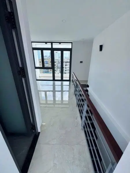 Cho Thuê Nhà Mặt Tiền Đường Trường Sa Quận 3, Dt 4X10M 5Pn 5Wc