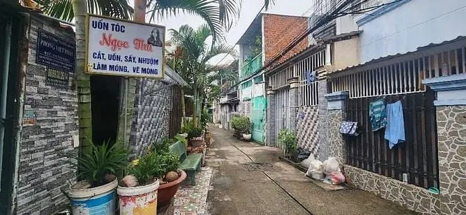 Nhà Nhỏ Hẻm Lớn. 20M2 Hai Lầu, Gần Trung Tâm Quận 7. Sổ Hồng Riêng.