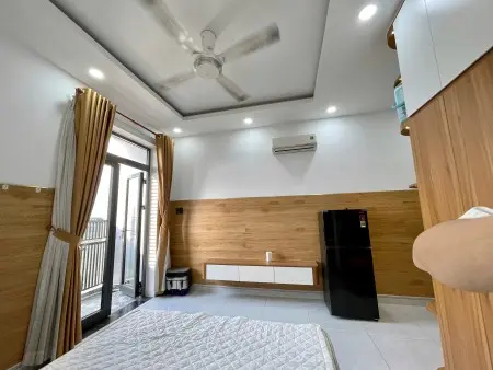 Cho Thuê Phòng Ban Công Ngay Công Viên Hoàng Văn Thụ