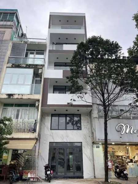 Cho Thuê Nhà Mặt Tiền Đường Trường Sa Quận 3, Dt 4X10M 5Pn 5Wc