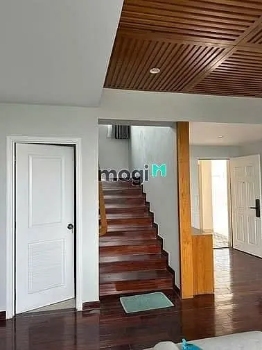 Cho Thuê Penhouse Garden Court 300M2, 4Pn View Bến Du Thuyền Carina