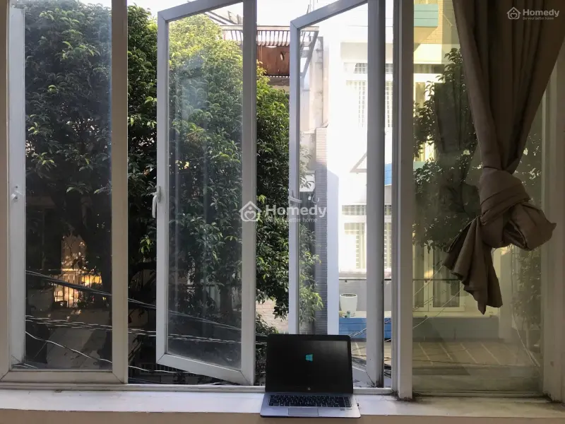 Phòng Lầu 1- 35M2- Bancol Lớn- Full Nội Thất- Tách Bếp- Giờ Tự Do- 70 Bùi Đình Tuý- 4,1 Tr/Th