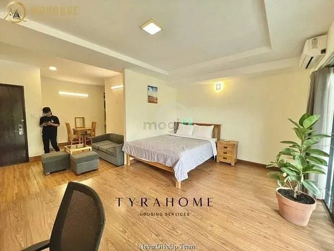 Studio 1 Bedroom Full Interior Away From The Kitchen