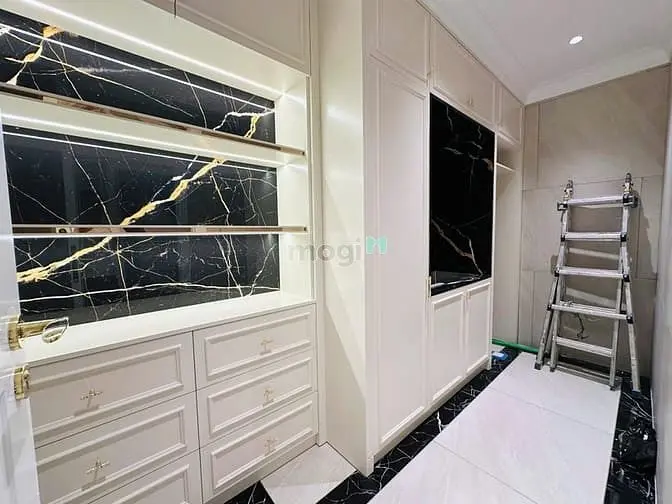 Bán Căn Hộ 190M2, 4Pn Ngay Tttm Vincom Center, Đồng Khởi, Quận 1