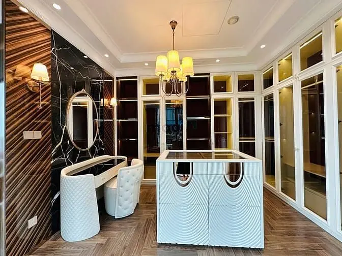 Bán Căn Hộ 190M2, 4Pn Ngay Tttm Vincom Center, Đồng Khởi, Quận 1