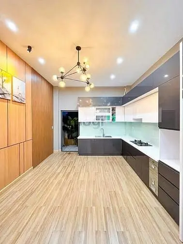 Nhà Phố 2 Lầu Và Sân Thượng Mặt Tiền Trần Nam Phú, Tân An, Cần Thơ