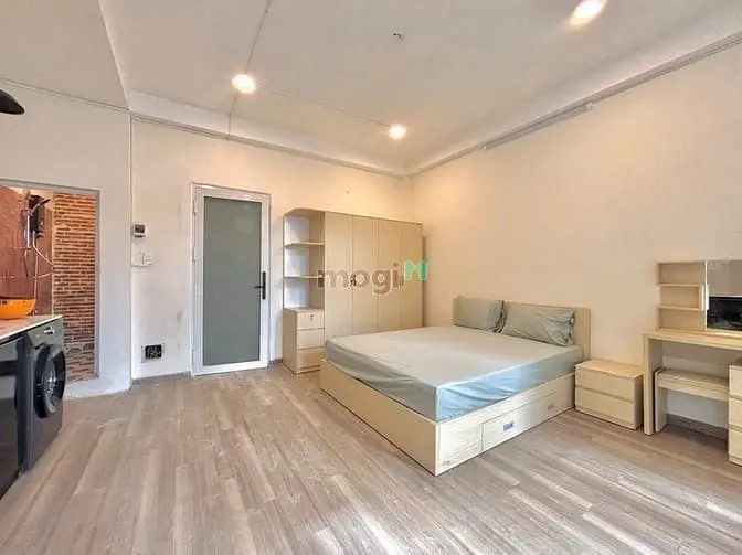 Studio Ban Công , Ngay Ngô Quyền / 3 Tháng 2 , Full Nội Thất , Giá Rẻ