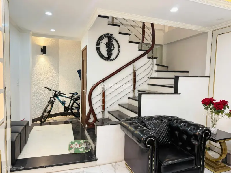 Nhà Đẹp Dân Xây Tạ Quang Bửu 42M, 6 Tầng,4 Ngủ, Full Nội Thất Xịn, Ngõ Rộng Thoáng, Gần Phố