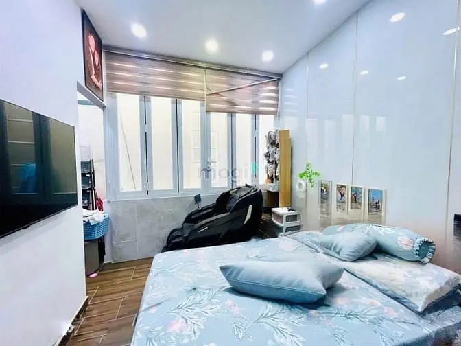 Bán Nhà 3Tầng, Gần Đại Học Kinh Tế, Sát Mặt Tiền Nguyễn Chí Thanh -Q10