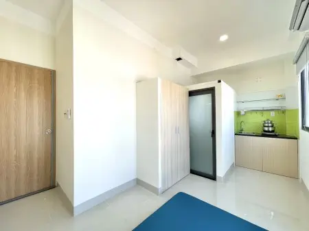 Phòng Ban Công Thoáng Mát Ngay Cv Lê Thị Riêng