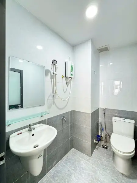 Phòng Mới Xây - Đầy Đủ Tiện Nghi Ngay Chợ Hoàng Hoa Thám, Khu K300