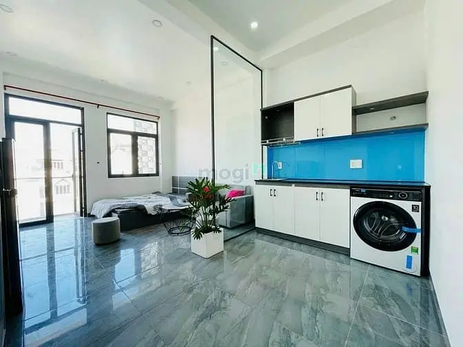 Studio Ban Công Nằm Ngay Hàng Xanh, Thuận Tiện Di Chuyển Qa Q1