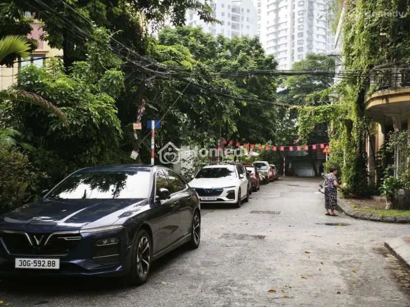 Bán Nhà Hoàng Mai, Phân Lô, Gara Ô Tô, Thang Máy, Full Nội Thất, Chủ Mót Lắm Rồi, Giá 23,9 Tỷ