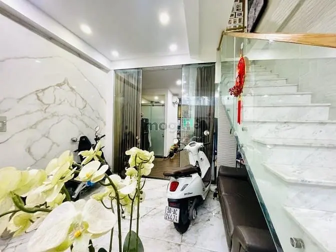 Bán Nhà 3Tầng, Gần Đại Học Kinh Tế, Sát Mặt Tiền Nguyễn Chí Thanh -Q10