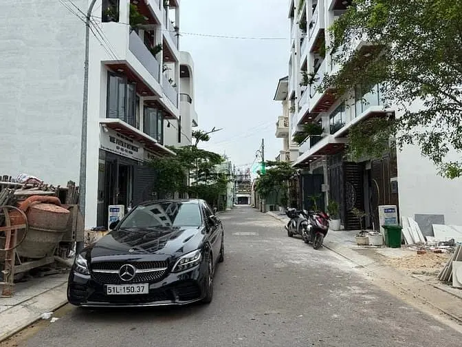 Nhà Có Thang Máy, Ngay Cổng Bv Q12, Dt:4X18M, Lửng, 3Lầu, 4Pn, Gara Xe