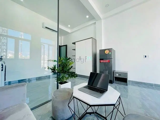 Studio Ban Công Nằm Ngay Hàng Xanh, Thuận Tiện Di Chuyển Qa Q1