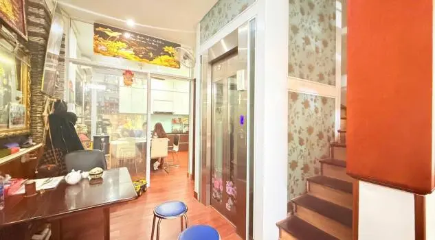 1 Nhà Ra Phố Quan Nhân, Gara Ô Tô, Thang Máy, Kinh Doanh, 62M2, Mt 4.7M, 16.3 Tỷ.