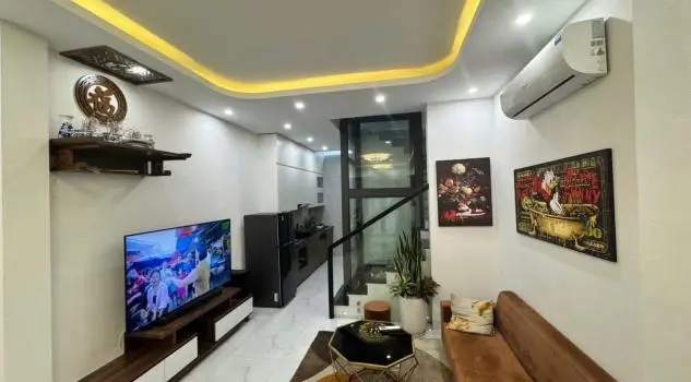 Gara Ô Tô, Phố Trường Chinh, 40M Ra Phố, 2 Thoáng, Kinh Doanh, 43M2, 12.5 Tỷ.