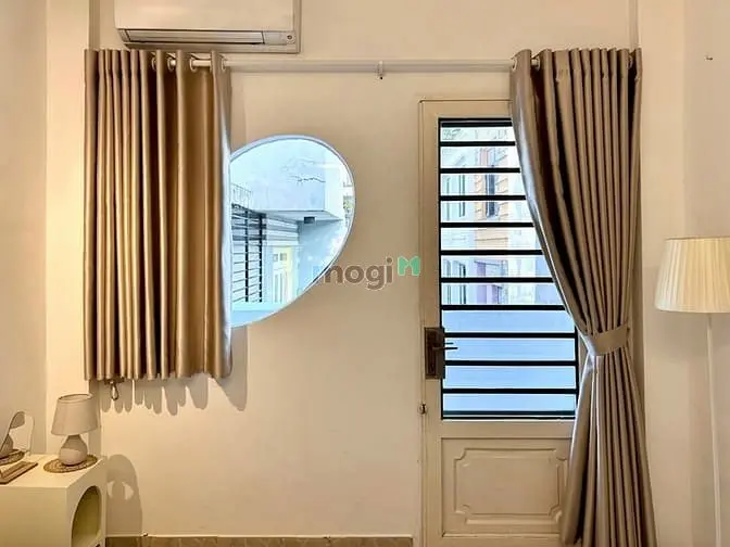 Chdv Full Nội Thất. Dạng Studio. Xinh Sắn Có Ban Công Thoáng. Giá 7Tr