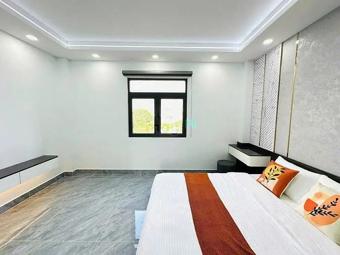 Cho Thuê Nhà Nguyên Căn Mặt Tiền Nguyễn Trọng Tuyển, Phường 1, Tb