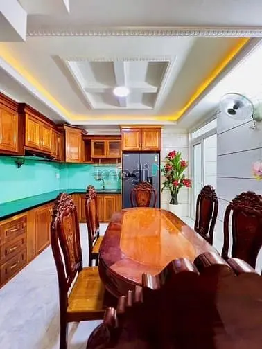 Biệt Phủ 5 Tầng Thang Máy Ngay Emart - Ngang 5,5M, 300M2 Sàn, G.bán 12