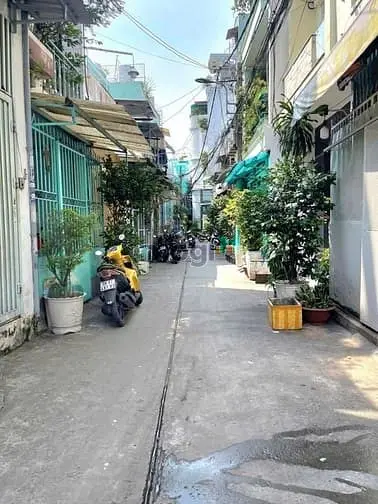 Bán Nhà [Lạc Long Quân+Quận11], Ngay Cạnh Đầm Sen. 2Pn, 1Wc