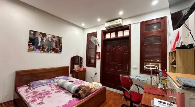 1 Nhà Ra Phố Quan Nhân, Gara Ô Tô, Thang Máy, Kinh Doanh, 62M2, Mt 4.7M, 16.3 Tỷ.