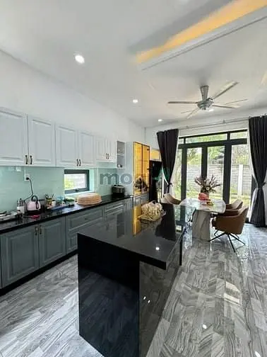 Hóc Môn, Bán Biệt Thự Vườn Hồ Bới Dt 35.5X24M Giá 20.8 Tỷ