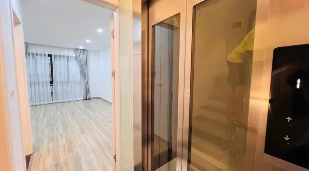 Hơn 11 Tỷ Nhà Tôn Thất Tùng 6 Tầng Thang Máy, Thoáng Trước Sau, Mt 4.5M, 39/42M2.