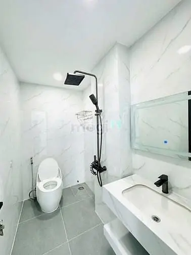 Cho Thuê Nhà Nguyên Căn Mặt Tiền Nguyễn Trọng Tuyển, Phường 1, Tb