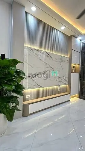 Nhà Đẹp Long Lanh Ngõ Hoà Bình 7, Giá 9.9 Tỷ, 42M2X5T, Ở Luôn