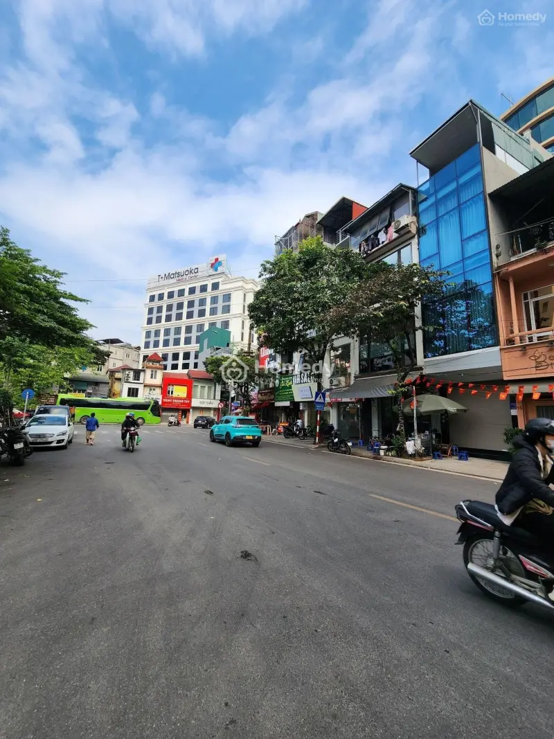 Bán Gấp Nhà Mặt Phố Cát Linh Trung Tâm Thủ Đô, 5 Tầng, Dt 28M2, Kinh Doanh Sầm Uất Ngày Đêm - 15 Tỷ