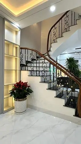 Nhà Đẹp Long Lanh Ngõ Hoà Bình 7, Giá 9.9 Tỷ, 42M2X5T, Ở Luôn