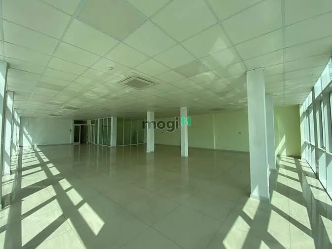 Văn Phòng Trung Tâm 200–250M², Layout Đẹp, Nhận Bàn Giao Và Setup Ngay
