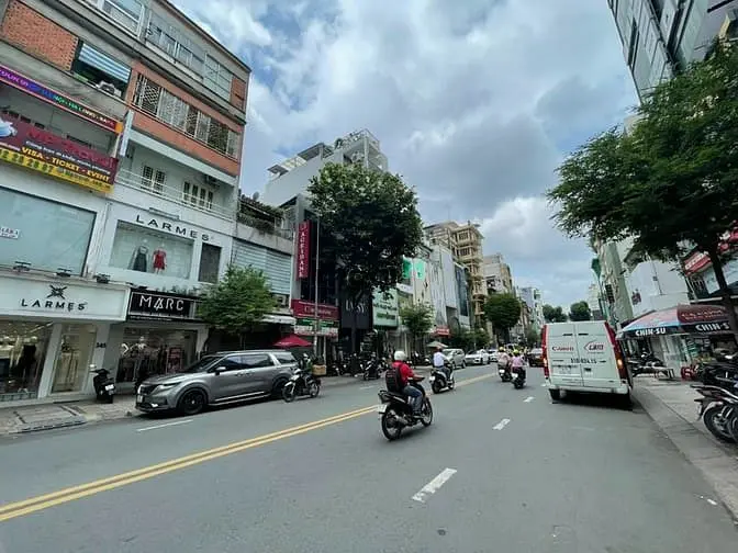 Cho Thuê Mặt Bằng Lối Đi Riêng Mặt Tiền Võ Văn Tần, Quận 3, Vị Trí Đẹp