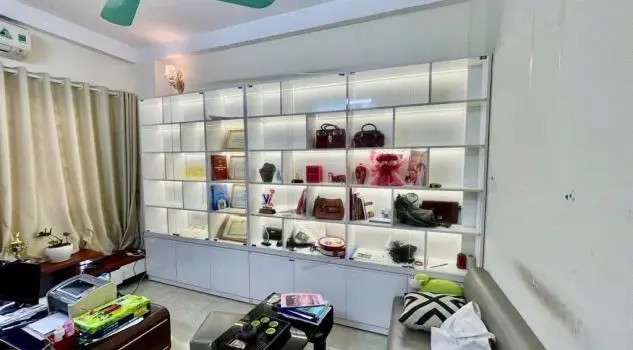 Bán Nhà Long Biên - Gần Hồ - Ngõ Thông Gần Ô Tô Tránh - 40M X 4 Tầng. Lh 0965858116