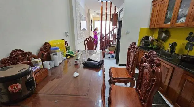 Bán Nhà Long Biên - Gần Hồ - Ngõ Thông Gần Ô Tô Tránh - 40M X 4 Tầng. Lh 0965858116