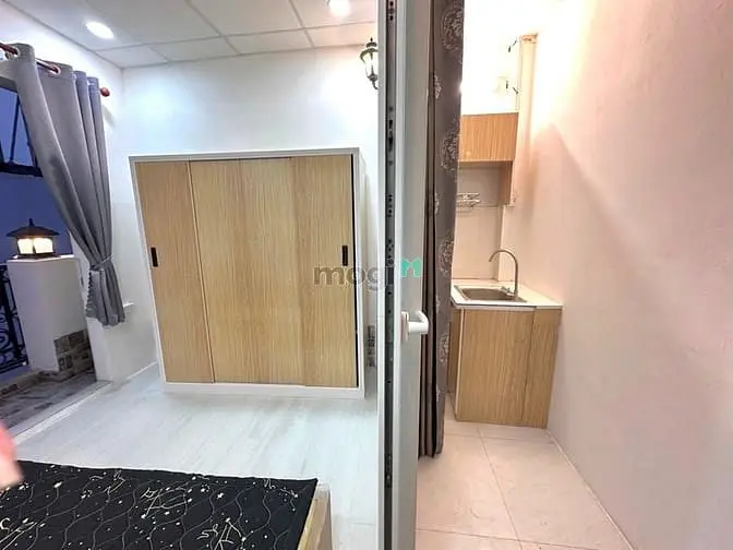 Cho Thuê Phòng Ban Công Full Nội Thất Ngay Trường Sa Quận 3