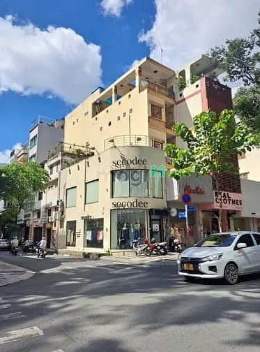 Shop Góc 2Mt 51 Nguyễn Trãi, Bến Thành, Q1. Dt: 4X20M, Kc: Trệt 1 Lầu