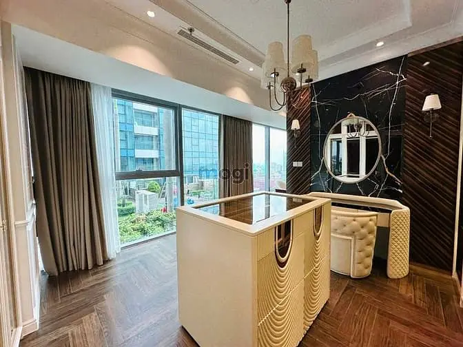 Cần Bán Căn Hộ Cao Cấp Vinhomes Đồng Khởi - 190M2, View Hồ Bơi