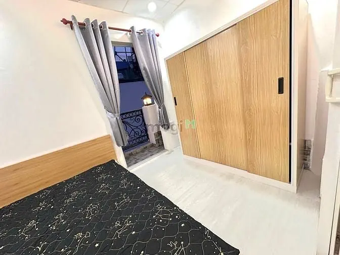 Cho Thuê Phòng Ban Công Full Nội Thất Ngay Trường Sa Quận 3