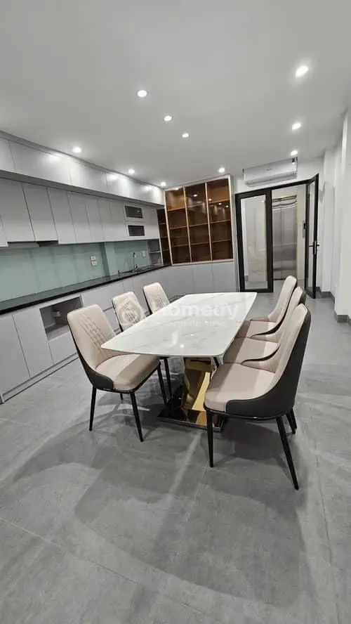 Kim Đồng -42M²-7 Tầng Thang Máy- Fun Nội Thất- Gara- Ô Tô Tránh