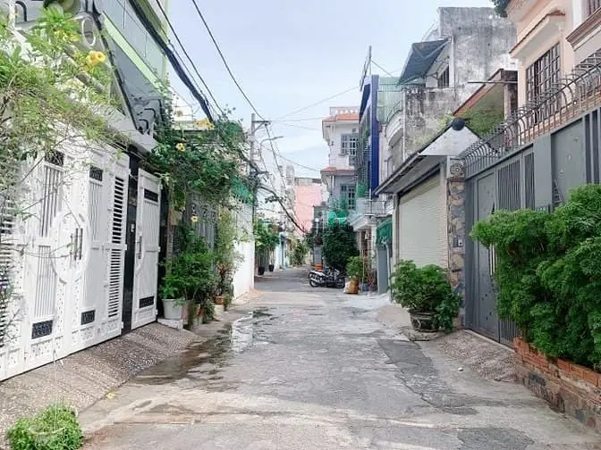 Nhà Mặt Tiền Trục Chính Hẻm - Vf3 Đỗ Cửa - Gần Khu Ẩm Thực - 5.X Tỷ