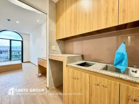 Cho Thuê Studio Tách Bếp – Ban Công Riêng – Sàn Gỗ Cao Cấp – Full Nội Thất