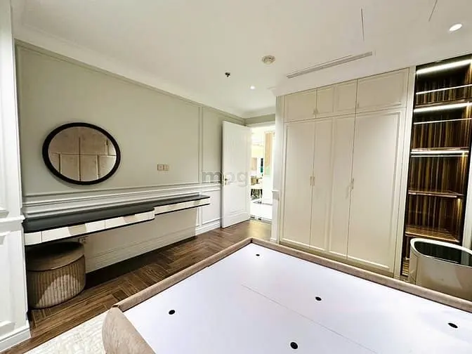 Cần Bán Gấp Gấp Căn Hộ Cao Cấp Vinhomes Đồng Khởi - 190M2, View Hồ Bơi