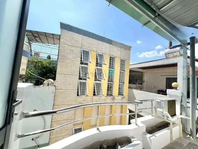 Phòng Đẹp Ban Công Thoáng, An Ninh Ngay Ngã Tư Hàng Xanh