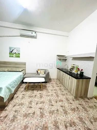 Cho Thuê Căn Hộ Ban Công Lớn Ngay Đường Nguyễn Văn Thủ Quận 1