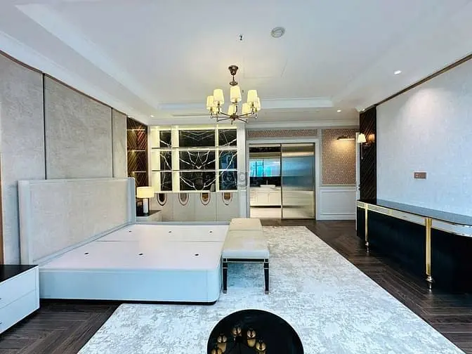 Cần Bán Căn Hộ Cao Cấp Vinhomes Đồng Khởi, 190M2, View Hồ Bơi Ngay Q.1