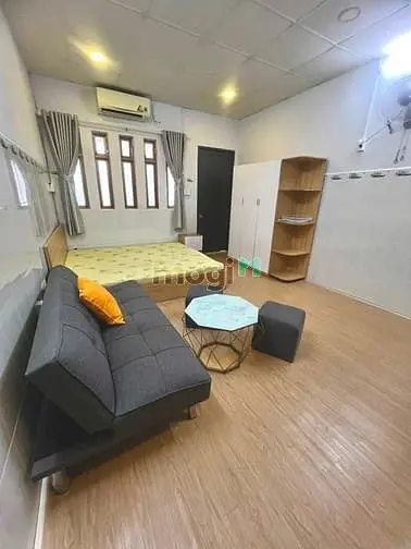 Cho Thuê Căn Hộ Ban Công, Máy Giặt Riêng Ngay Công Viên Tao Đàn, Q1