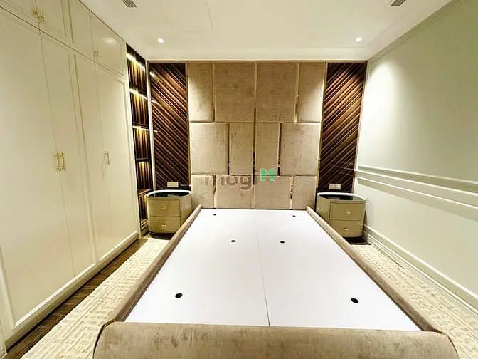 Cần Bán Căn Hộ Cao Cấp Vinhomes Đồng Khởi, 190M2, View Hồ Bơi Ngay Q.1